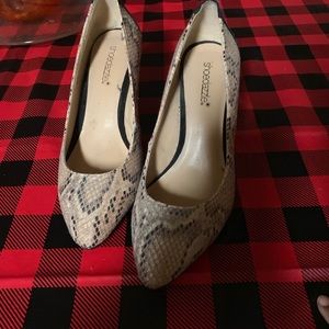 Low pumps great condition